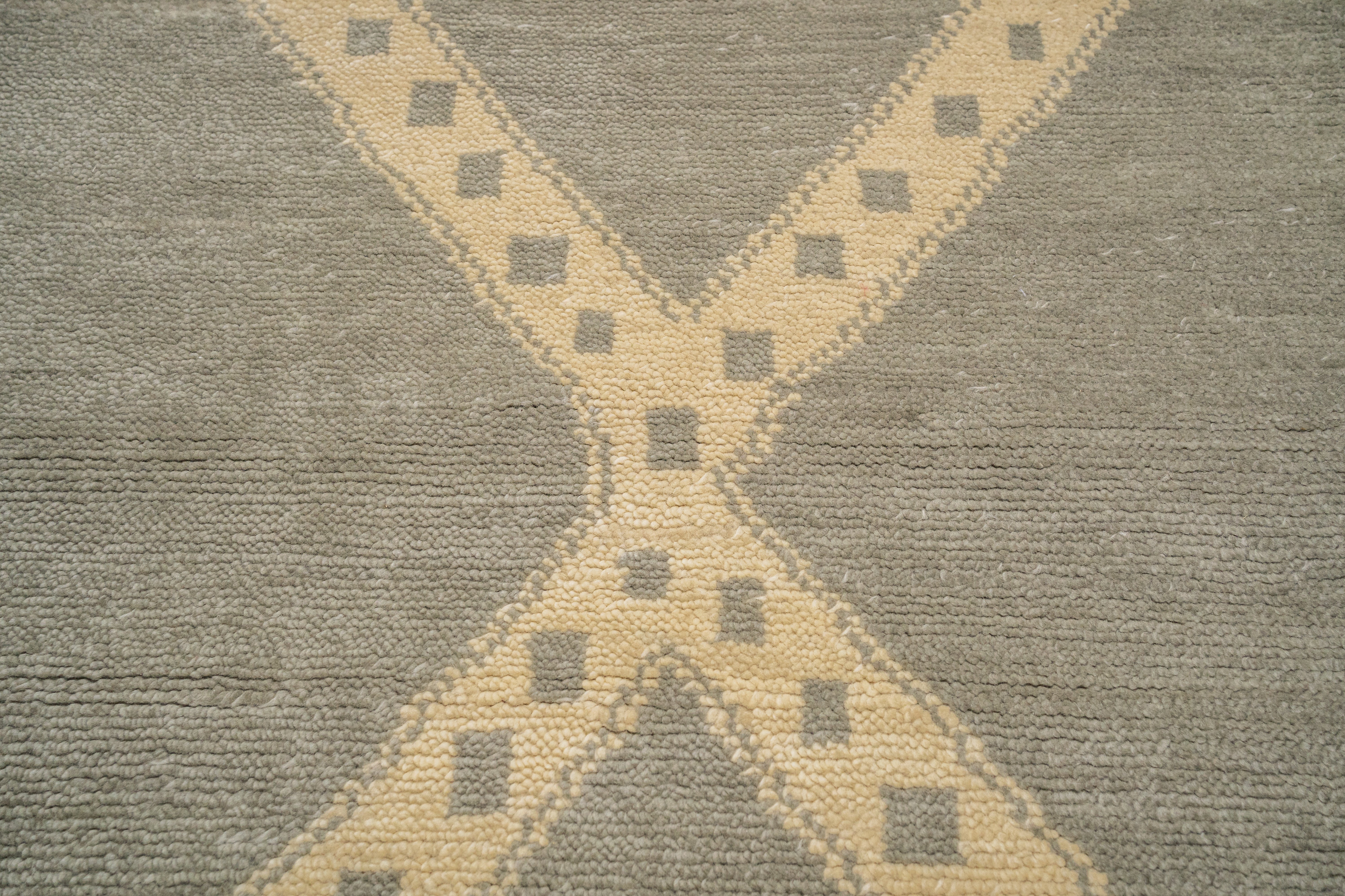 Handknotted Carpet, DIA- 4270 LINE 2, Ivory & Olive Green